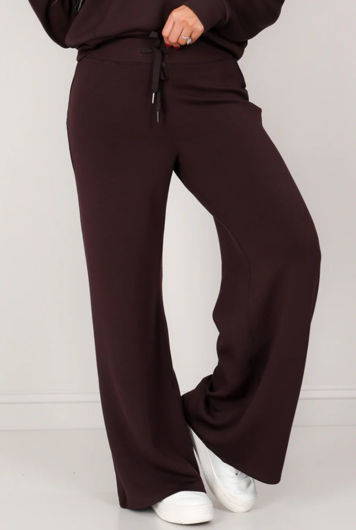 Air Essentials Wide Leg Pant