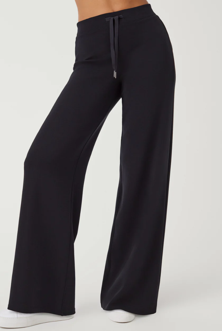 Air Essentials Wide Leg Pant Very Black