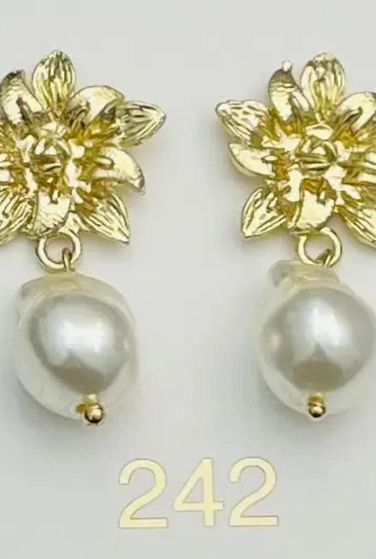 Floral Pearl Dangle