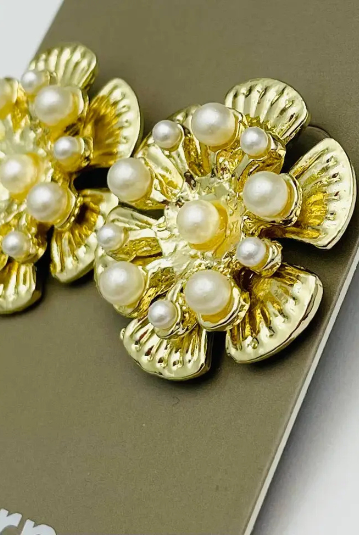 3D Floral Stud Pearl