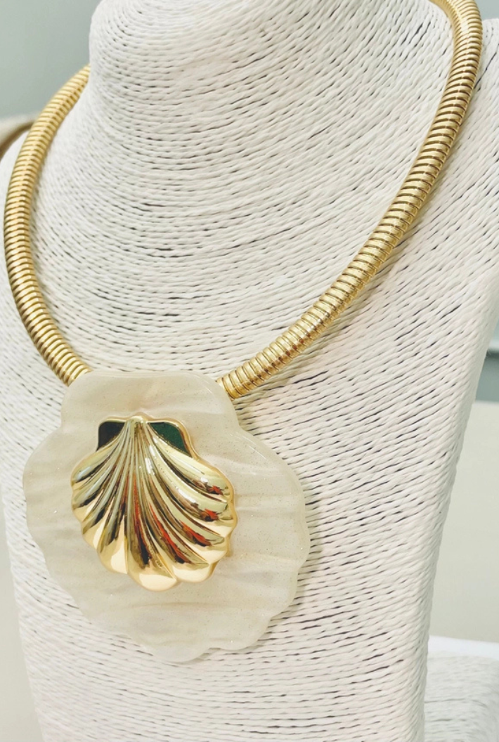 Shell Collar Necklace