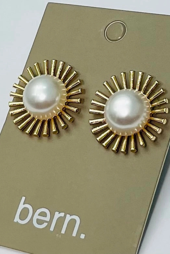 Radial Beauty Stud Earring
