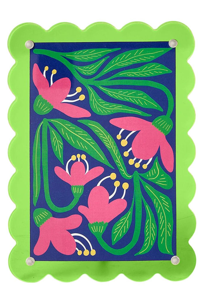 Scalloped Edge Acrylic Photo Frame