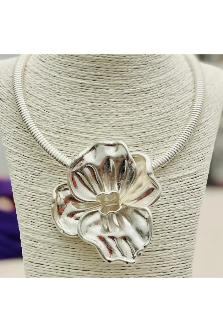 Vintage Flower Collar Necklace