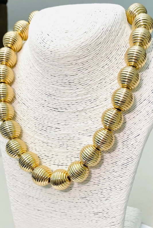 Ribbed Big Ball Necklace
